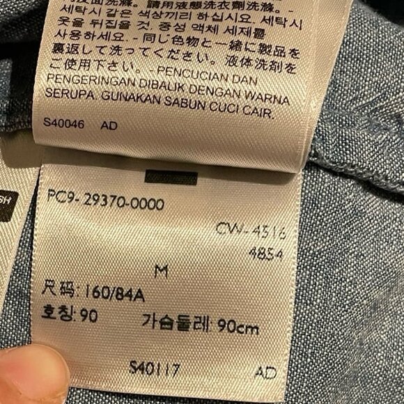 Levi’s Women's Blue Denim Off The Shoulder Button Down Blouse Top Size M - Picture 6 of 8